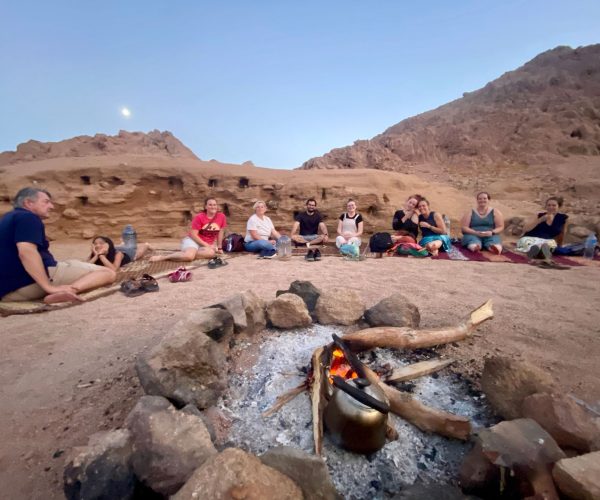 Gemütliches Lagerfeuer in Ägypten